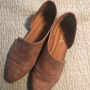 Stylish cut out loafer Tan 8.5